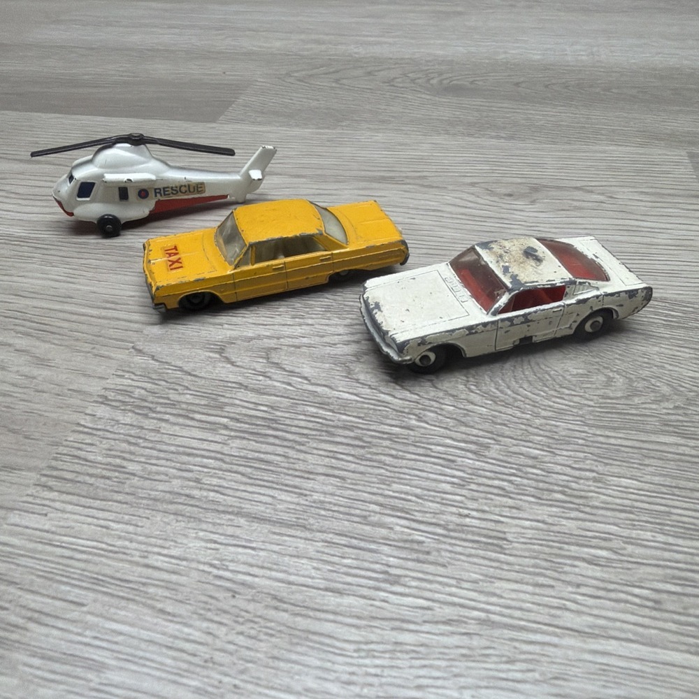 VTG LESNEY Matchbox Series No. 8 FORD MUSTANG Fastback, No. 75 Seasprite, No. 20